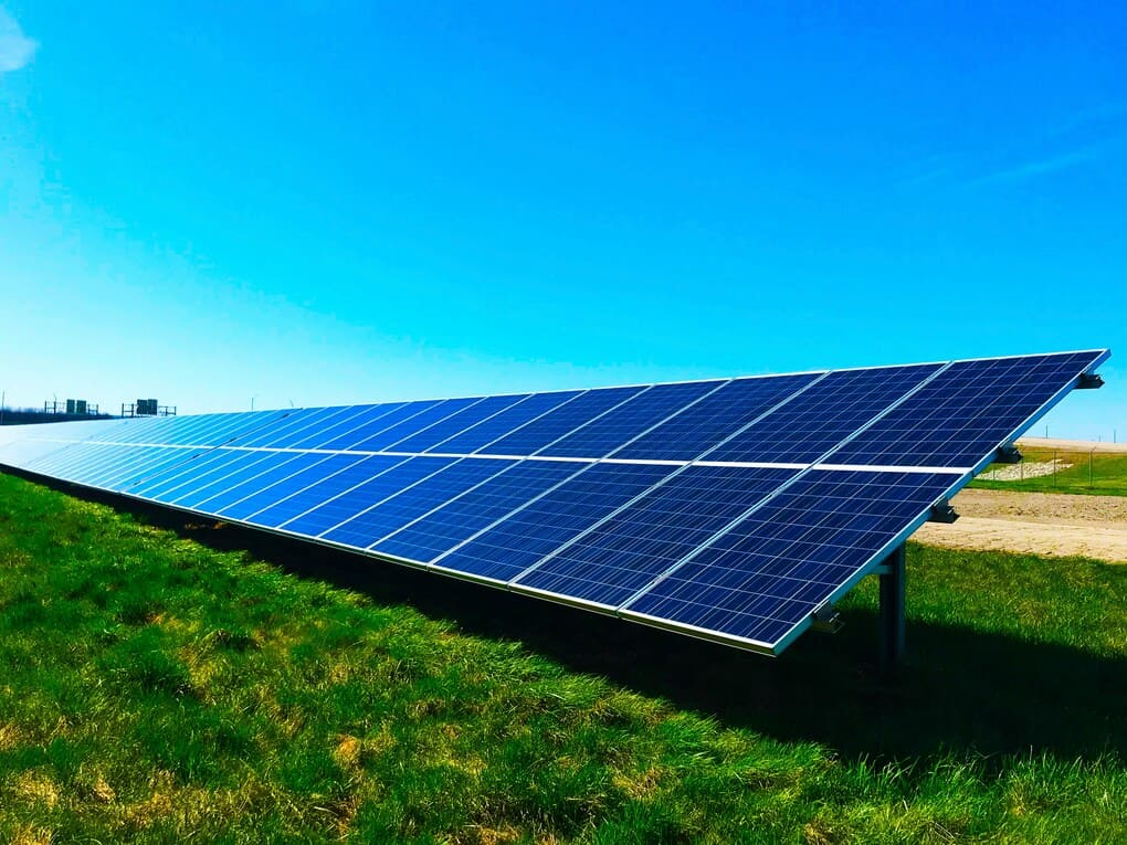 Cómo ahorrar electricidad con paneles solares en Panamá