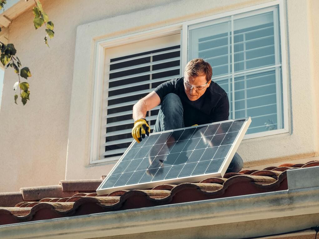 Guía para elegir paneles solares en casa y ahorrar en Panamá